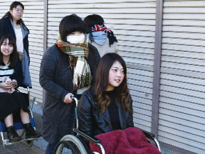 車椅子介助